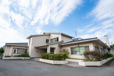 服装・髪型・染髪・ネイル・ピアス…オシャレ全部OK◎
働きやすく・自分らしいスタイルでお仕事して
モチベーションもアップ★