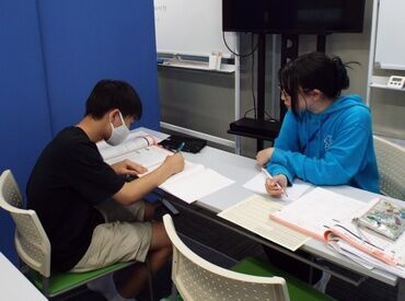 子ども好きな方、生徒達の目標に向かって一緒に頑張れる方にピッタリ★
教員を目指している学生さんも歓迎
※夏季講習の様子です