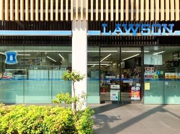 築地駅チカ＆ホテル下できれいなローソン♪
スタッフ同士の仲が良く、フォローし合える職場で未経験でも安心◎
