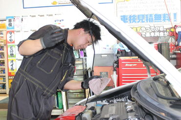 株式会社津田屋　イエローハット　大和北店 ＼資格を活かして働こう♪／
賞与年2回・各種手当あり・連休OKなど…
安定の正社員として働きやすい職場です◎