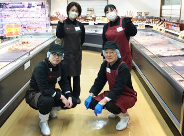 生鮮市場デイ・リンク 五日市店 ≪幅広い世代が活躍中≫
バイトが初めての方・久しぶりの方にも
丁寧にお仕事を教えるので
安心してください！