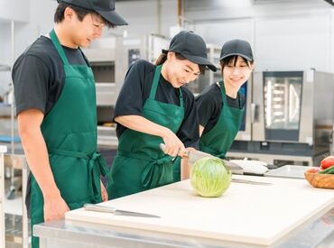 ナンブフードサービス株式会社　【勤務地：大阪府堺市堺区周辺】 地域に貢献できるお仕事★
みんなで安全でおいしい
食事作りに挑戦しませんか？
※画像はイメージです