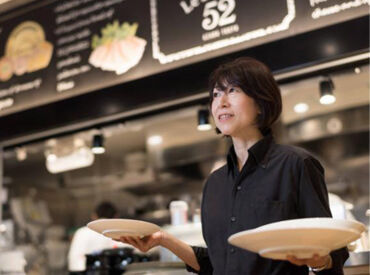 Le Bar a Vin52 AZABU TOKYO 成城石井 横浜ベイクォーター店 ＼成城石井がプロデュースするワインバー！／
学生さん、主婦(夫)さん、フリーターさん…
皆が働きやすくて居心地の良いお店★