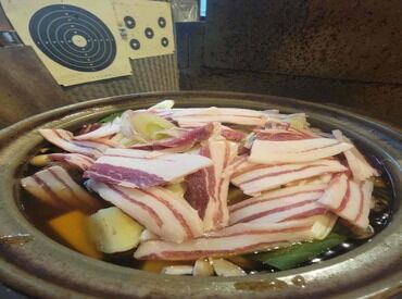 髪型や髪色、ネイル、
ピアス、ヒゲも自由！
自分らしさを大切にしながら
働ける環境です！
個性を発揮したい方におすすめ☆