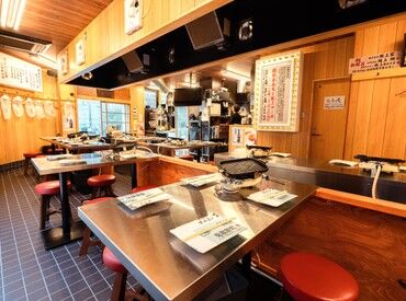 焼肉ホルモン坂上 梅田本店 ★★今日も元気に営業中★★
もちろん飲食未経験も大歓迎！
学生さん・フリーターさん大歓迎◎
まずは気軽にご応募ください