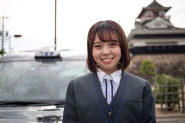都タクシー株式会社 アプリからの配車予約メインだから、お客様を効率よくお迎えできる♪
最新のAIナビシステムも完備で快適！