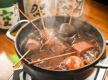 ＼絶品まかないあり！／
唐揚げやグラタンなど
店長が腕によりをかけて
ご馳走してくれます♪
無料だから食費節約にもなります！