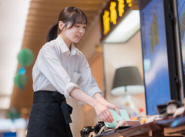 麻布茶房(AZABUSABO)　丸井錦糸町店 幅広い層のSTAFFが活躍中★
ブランクが気になる方、カフェで働いてみたい方…
温かい職場なので安心して応募してくださいね♪