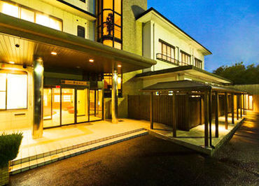 ≪琵琶湖の畔、苗鹿2丁目にある温泉旅館≫
車やバイクでの通勤もOK!
週2日~OK&シフト柔軟対応★