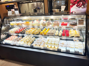 甘い香りに包まれてのお仕事は格別♪
シフトや勤務時間のご相談はお気軽に!
しっかりサポートできる体制が整ってます◎