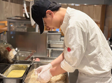 とんかつ新宿さぼてん 新宿パークタワー店ＧＨ ＼9割のスタッフが未経験スタート！／
お仕事は丁寧にお教えするのでみんな安心。
出来ることを1つずつ増やしていければOK！