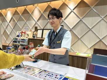＼バイトデビューも歓迎！／
フォロー体制が万全なので、
初めての方でも安心の環境です◎
お友達同士での応募も歓迎です★