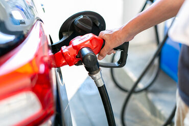 株式会社いわせき インター給油所 アルバイトが初めてでも大丈夫！
「給油したことがなくて…」という方でも
先輩がイチからサポートします♪