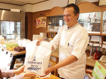 ビゴの店　神戸国際会館店 時給1120円スタート★昇給あり！
シフトは自己申告＆週2日～OK！
食事補助・スタッフ割引など待遇も充実♪