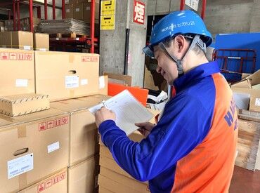 40～50代の男性中心に活躍中！
倉庫業界未経験の方も大歓迎です♪