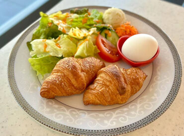 特別な料理スキルは必要なし♪
身近なメニュー中心だから安心◎
未経験さんも始めやすい環境です！