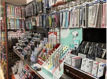 未経験OK◎まずは品出しからスタート
接客経験ゼロでも大丈夫！知識がなくても
自分のペースで覚えていけば大丈夫ですよ♪