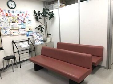 眼科で患者さまの受付や、
検査補助のお仕事をお願いします＊
お仕事はしっかり教えるので
初めての方もご安心ください♪