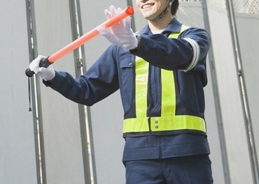 交通誘導から有名イベントの警備の幅広い現場あり♪
日勤のみなので、無理せず働けるのが嬉しい！
※イメージ