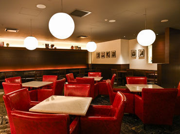 リジーグ 伊勢丹新宿店 香り立つコーヒーやワイン、ボリュームのあるバーガーなど、空間だけでなく素材にもこだわりを感じられます◎