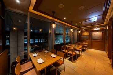 ＼オシャレな店内で楽しくオシゴト／
当店のポイントは・・
＊スタッフの仲の良さ
＊オシャレ自由
＊充実な福利厚生