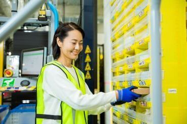 <接客なしのモクモク作業>
最先端のシステム・設備の導入で働きやすい!
全館空調管理で快適な環境♪