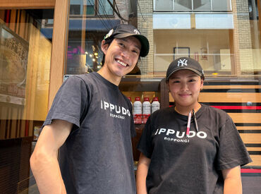 基本、Tシャツ＋キャップで勤務！
すっぴんでも働きやすいかも...!?
派手髪ピアスネイル全部自由で自分らしく働けます♪