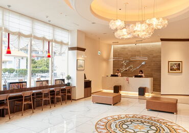 ラグジュアリーでキレイな内装です◎
ワーキングスペースやラウンジレストランなど、
客室以外のスペースも完備してます♪