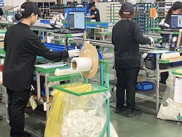 約600名が働く工場で、部門ごとに分かれて作業◎
各スペースは5人以上のチーム制で、
モクモク作業でも一人きりにならず安心！