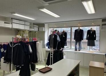 スクールショップ サンポー 未経験の方や、子育てが落ち着いた方、
ブランク明けの方大歓迎♪
優しいパートさんばかりなので安心勤務◎