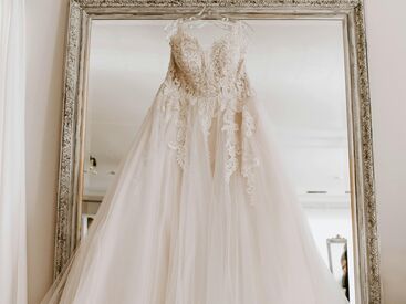 ファッション人材リンク株式会社【FJLSAPPORO】 ﾟ*｡☆ NEWスタッフ募集 ☆。*ﾟ
人気のドレス専門店＊AIMER(エメ)
お好きな髪型ネイルで勤務OK
駅直結で雨の日も安心◎
