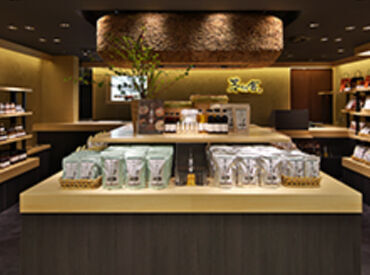 茅乃舎　ミナモア広島店 お出汁で有名な《茅乃舎（かやのや）》で販売接客◎
女性×40～50代多数活躍中！