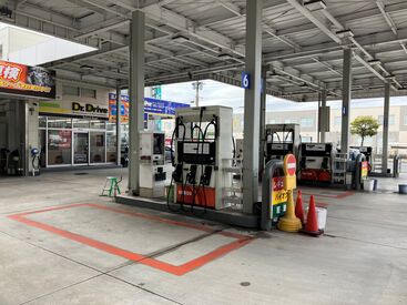 Dr.Drive　西港町店 車の知識も一切必要ナシ◎
オイル・タイヤ交換などの専門的な作業は
社員が担当するので
ガソスタバイト未経験でもOKです♪