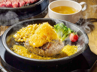 お店が忙しいときも…
スタッフと協力して笑顔で仕事★
チームプレー談を就活に活かす先輩も♪