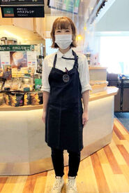 スタッフ同士の距離も近く
困った時は助け合える雰囲気◎
フォロー体制もしっかりしているので 
ブランクがある方も安心♪