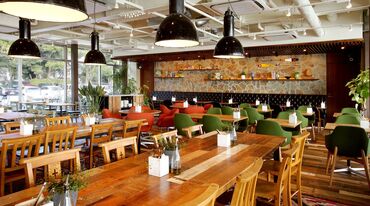 Ｑ CAFE by Royal Garden Cafe 10代～50代迄、幅広い年代の方積極採用中！
研修もしっかり整っていますのでご安心を！
まずは、ご応募お待ちしております！