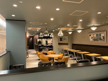 昨年4月にOPENしたばかり◎
きれいでおしゃれな店内♪
シフト柔軟＆髪色・ピアス自由◎
みなさんのご応募お待ちしております★