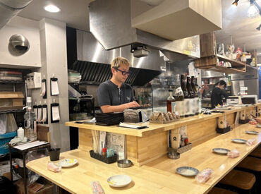 スタッフ同士のコミュニケーションが活発で、
みんなでテキパキと働く雰囲気♪
アットホームで長く続けるスタッフが多数です◎