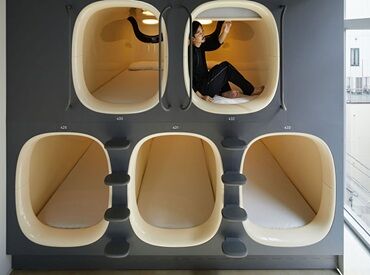 ナインアワーズ浜松町【009】 非日常空間で、働く場所までおしゃれに。
話題のデザイナーズホテルは髪色やピアスなど... 普段の格好で働ける♪