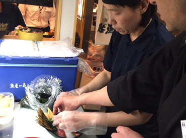 中部魚錠株式会社　本店営業所 高校生や大学生から主婦さんまで活躍中★＊
友だちと一緒に面接もOK♪
まずはお気軽にお問合せください！