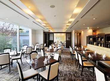 リラックスしてお食事を楽しんでいただける落ち着いた雰囲気♪
バタバタ慌てずに落ち着いて働けます◎