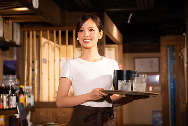 髪色自由・ピアスOKなどおしゃれの自由度高めのお店♪
20代の大学生が多く活躍しています★