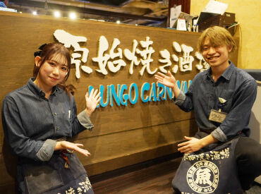 現在は大学生＆フリーターが中心。
営業中もみんなで声をかけ合いながら、
ワイワイ楽しく働いています！