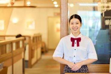 華屋与兵衛　小川町店 江戸前寿司や国産牛のしゃぶしゃぶを
中心とした和食専門レストランでのお仕事★