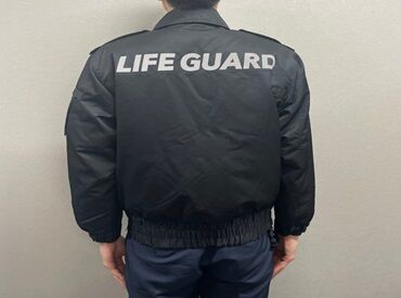 寒い時期なので、画像の防寒具を会社から支給します！
普段着でも着れちゃうお洒落な防寒具◎