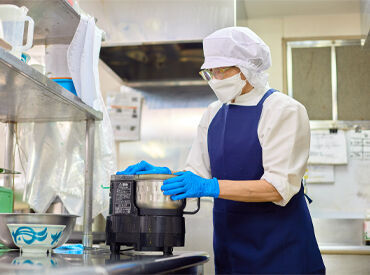 富士産業株式会社　(介護老人保健施設　なとり) 《医療・福祉分野に携われるお仕事》
プライベートも充実させながら
安定してムリなく働けます◎