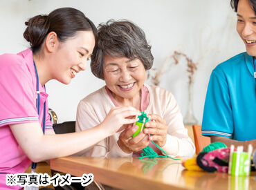 ＜年齢不問＞60代のスタッフも活躍中！
介護施設での経験がない方でも大歓迎です★
※画像はイメージ