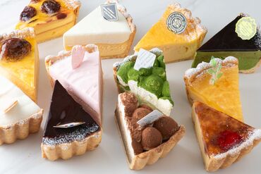 Cafe de Parfait 大人気なおしゃれバイト！
30％オフでケーキやキッシュを買えるのも推しポイント★
スイーツの製造を1から学べる♪