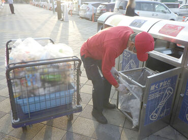 西日本高速道路メンテナンス関西株式会社 京都事業所　※勤務地：桂川パーキングエリア ▼スタッフの皆さんが快適に働けるよう…
[ファンベスト]や[電熱ベスト]の貸し出しあり！
これからの時期も怖くありません◎
