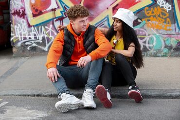 ファッション人材リンク株式会社【FJL】 ﾟ*｡☆ NEWスタッフ募集 ☆。*ﾟ
人気ブランドで勤務のチャンス♪
髪色ネイル自由！週5日シフト
即日決まるお仕事♪